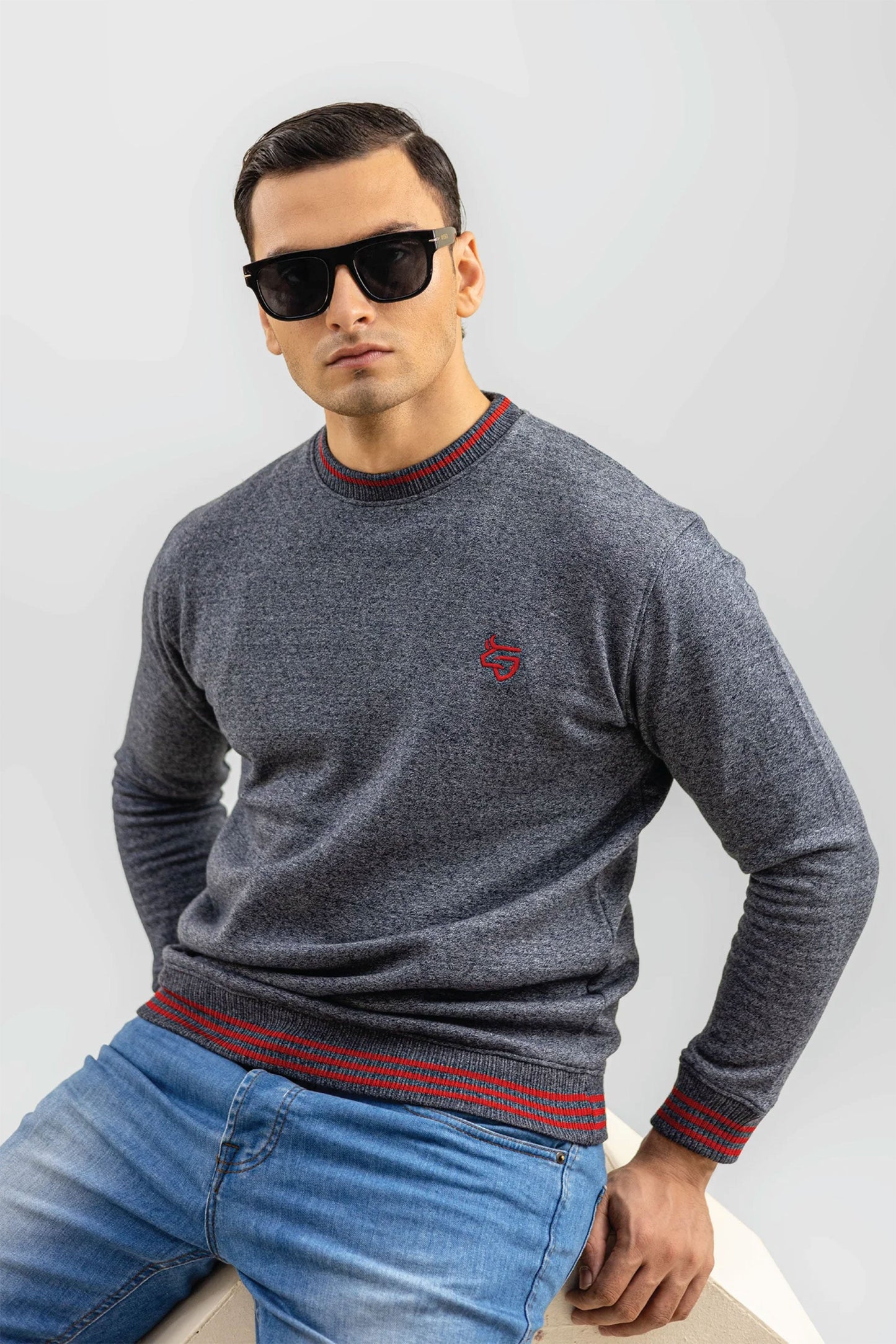 EXCLUSIVE NAVY SWEATSHIRT